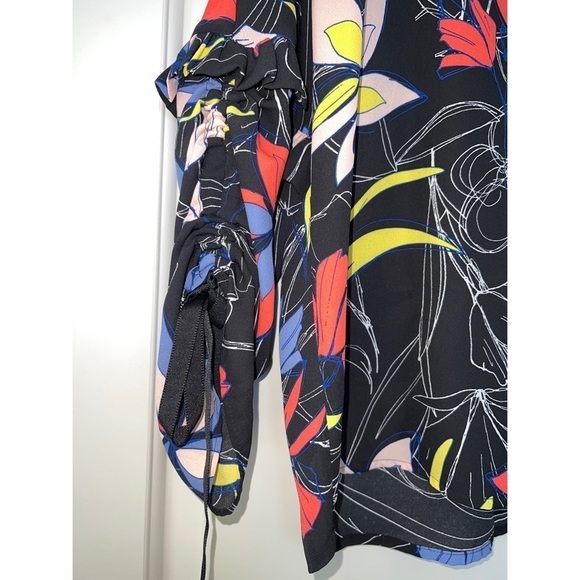 Halogen FLORAL PRINT RUCHED TIE SLEEVE SCOOP NECK BLOUSE - Picture 3 of 4